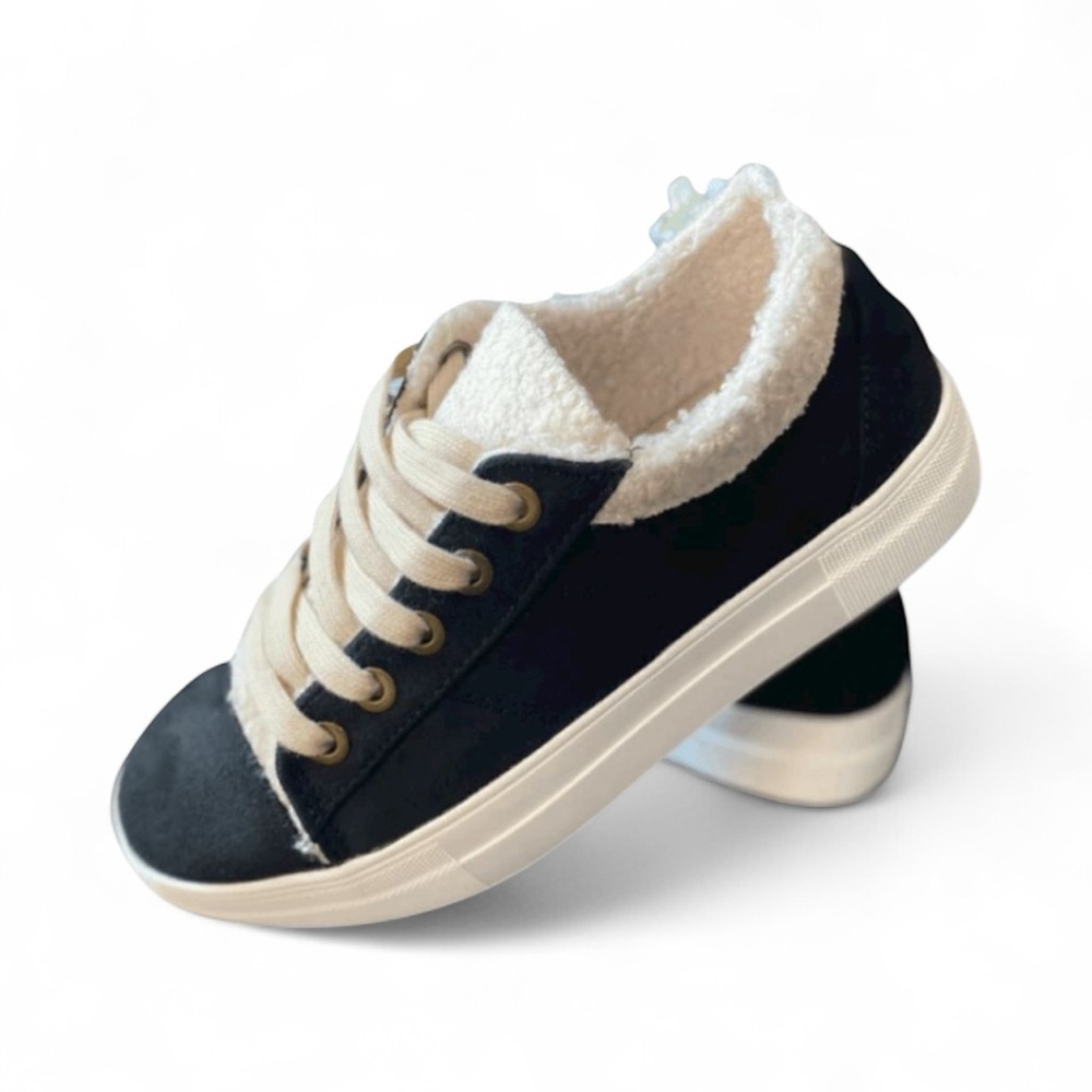 NIB Soda Endear Sherpa Faux Suede Sneakers 9.5 Black Cream Faux Fur Cozy Winter